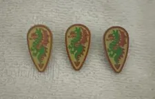 LEGO 3 Minifigure Shield Oval with Green / Red Dragon Master Knights Castle