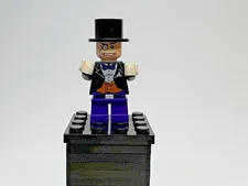 LEGO 2006 DC Super Heroes Minifigure - The Penguin - BAT010 Torso Crack