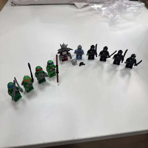 LEGO Teenage Mutant Ninja Turtles + Shredder foot solders krang Weapons included