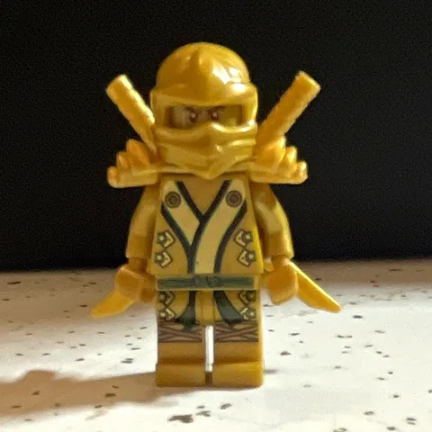 LEGO Gold Ninja Minifigure w/ Helmet & Back Swords Accessories