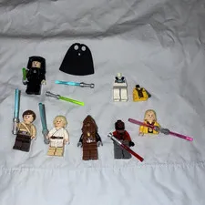 RARE LEGO Star Wars Minifigure Lot w/ 2005 Mini-figure, Lightsabers, Cape, ETC.