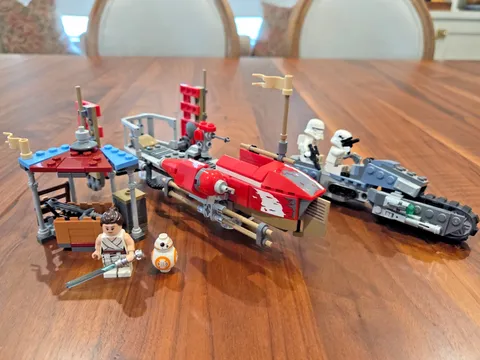 LEGO Star Wars Episode IX The Rise of Skywalker Set 75250 Pasaana Speeder Chase
