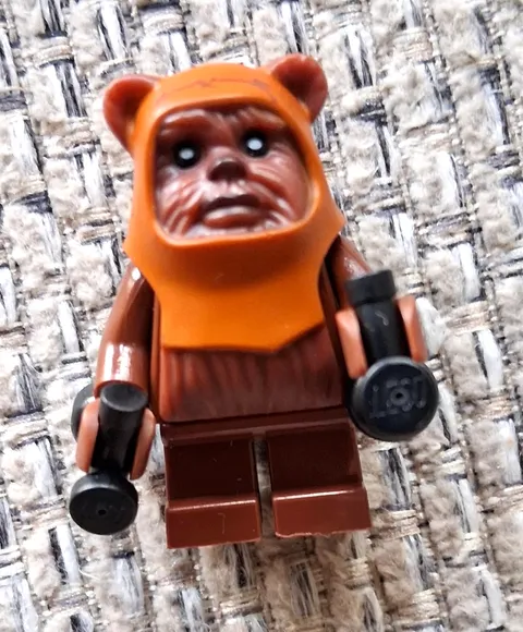LEGO 2009 Wicket -  Minifig,  from Battle Endor  8038 minifigure Only