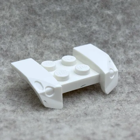 LEGO 44674 White Vehicle, Mudguard 2 x 4 with Headlights Overhang (x1)
