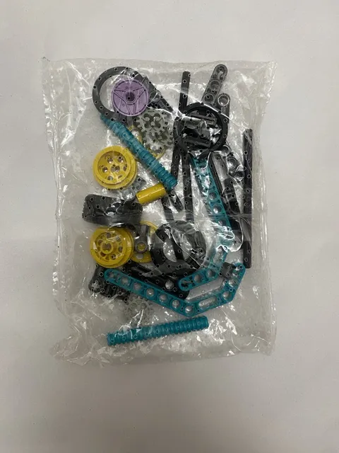 LEGO TECHNIC: Robots Revenge (8245) (Parts Bag Unopened)