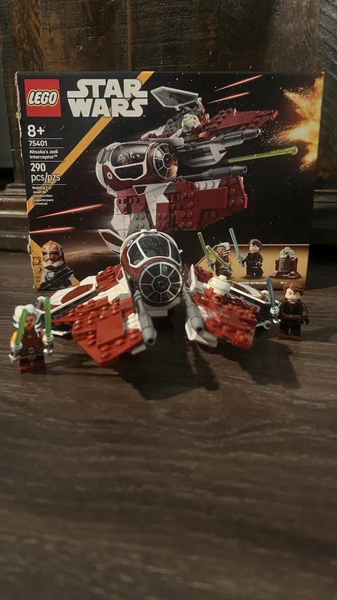 LEGO Star Wars: The Clone Wars Ahsoka's Jedi Interceptor Spaceship 75401