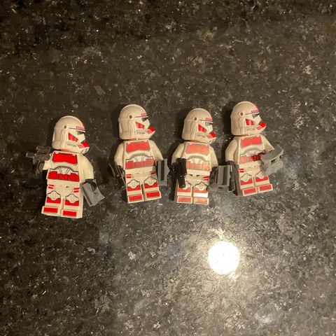 LEGO Star Wars Clone Trooper Minifigure Lot (8) White/Red Armor w/ Blasters