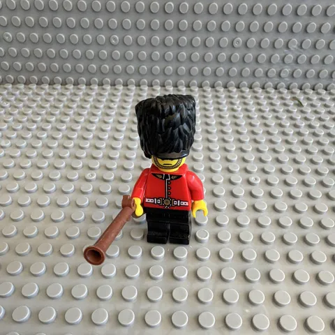 LEGO Royal Guard Minifigure - Bearskin Hat & Rifle Plastic Figure