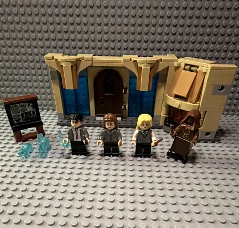 LEGO Harry Potter 75966 Hogwarts Room of Requirement Lot w/ Minifigures Manual