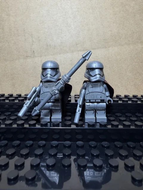 Lot Of 2 LEGO Star Wars Captain Phasma Minifigure Silver Armor Black Cape