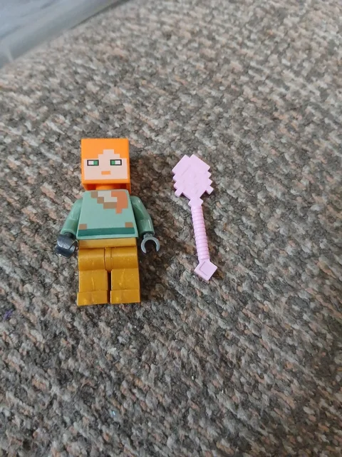Lego Minecraft Alex W Gold Pearlized Pants W Battle Axe.  M