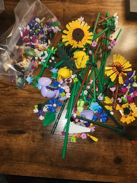 LEGO Flower Bouquet Bulk Parts Lot - Stems Leaves Petals Sunflower Multicolor