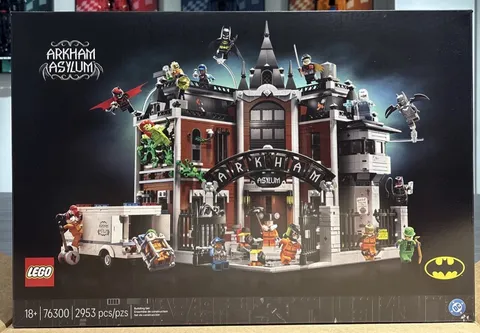 SHIPS FAST! LEGO Batman Arkham Asylum (76300)  BRAND NEW FACTORY SEALED