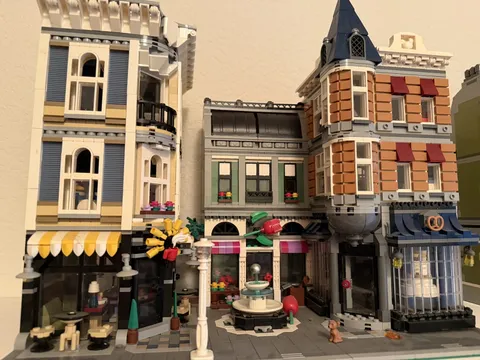 LEGO: Assembly Square USED (10255) Modular Series