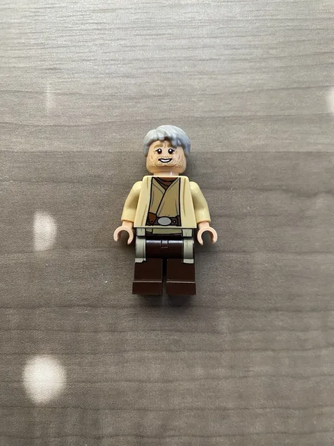 LEGO Star Wars Owen Lars Minifigure  (sw0559)