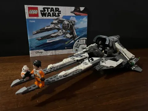 LEGO Star Wars: Black Ace TIE Interceptor (75242) 100% Complete Minifigs/Manual