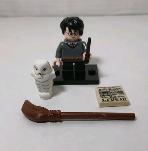 LEGO Harry Potter Minifigure w/ Hedwig And Accessories 