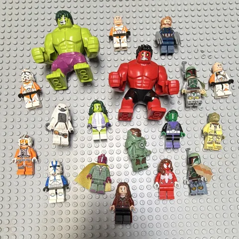 LEGO Star Wars/Marvel/DC 1 RANDOM Minifigure (READ)