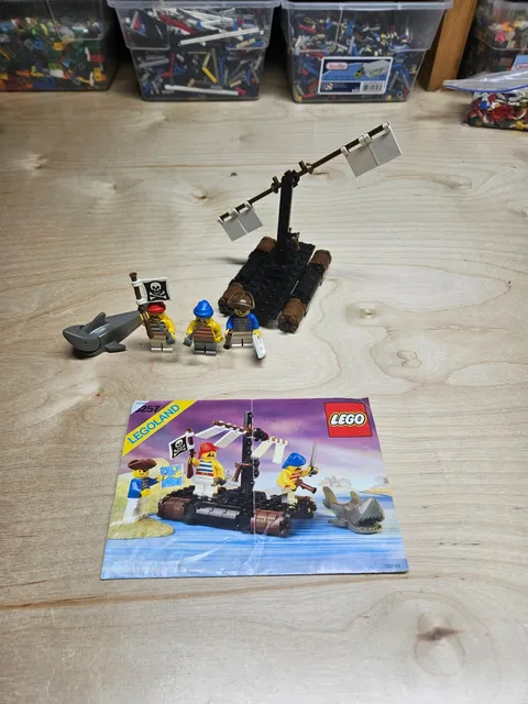 Lego Set # 6257 - Castaway's Raft - Vintage 1989 - Complete set with Manual
