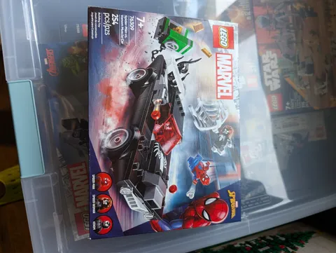 Lego Spider-Man versus venom muscle car 76309