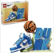 Nike Dunk x LEGO Collection Basketball Skater Display Model 1180 Pieces