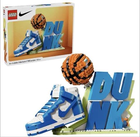 Nike Dunk x LEGO Collection Basketball Skater Display Model 1180 Pieces