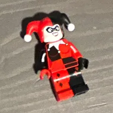 LEGO Harley Quinn Minifigure Red Black Jester Outfit with Jester Hat