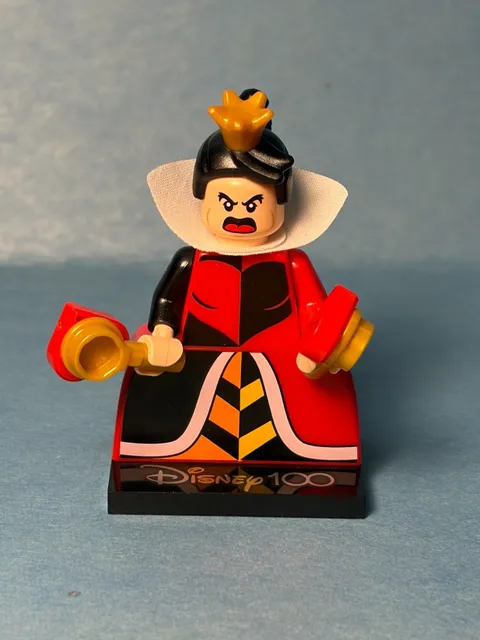 LEGO Disney 100 Minifig dis098 - Queen of Hearts - Light Scratches/No Cracks