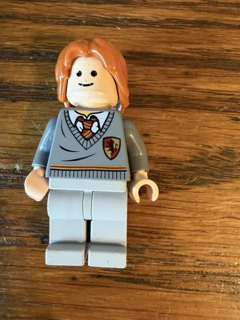 LEGO HARRY POTTER RON WEASLEY GRYFFINDOR SWEATER MINIFIGURE WITH FREE SHIPPING