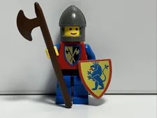 LEGO Classic Knight Minifigure cas237a Lion Knight Crusader Vintage 1980s W/ Axe