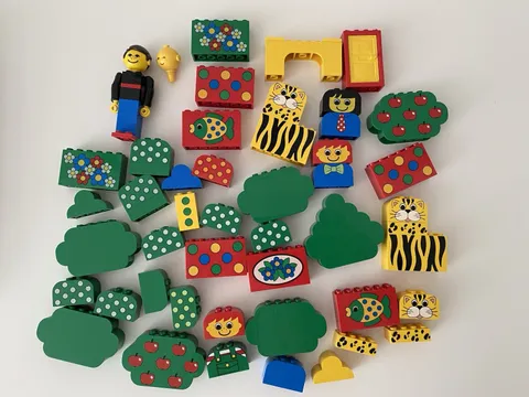 Vintage LEGO People Animal Special Pieces Lot Homemaker figure and Extra Head