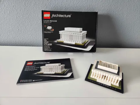 LEGO ARCHITECTURE: Lincoln Memorial (21022) W/ Original Box and Instructions