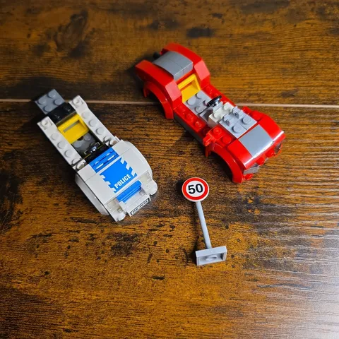 LEGO City 3648 Police Chase Replacement Vehicle Chassis Parts Road Sign Lot