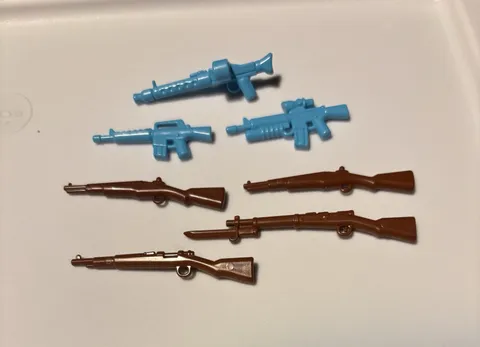 Brick Arms And Assorted Custom Brick Weapons. Preowned Good Condition.