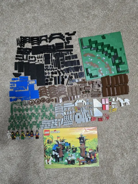 LEGO Castle: Dark Forest Fortress (6079) Complete with Instructions. No Box