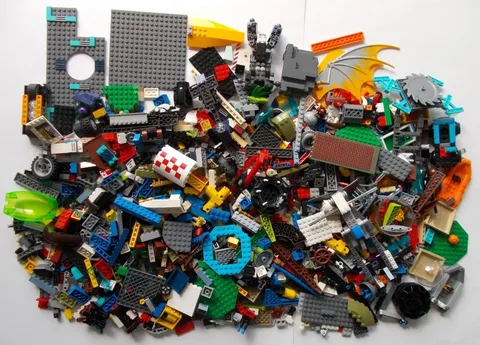 LEGO Bulk Lot 5.5 Pounds of Assorted Legos Including 2 Figures