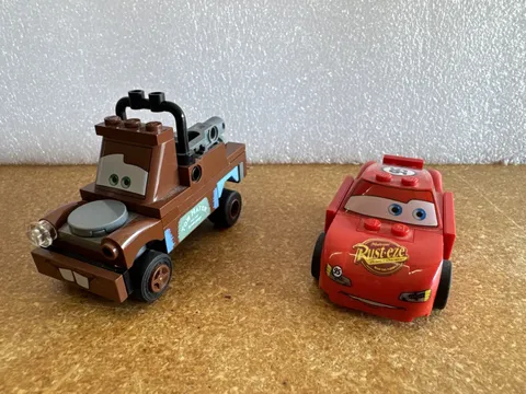 *Built* LEGO Disney Pixar Cars 2 8200 Lightning McQueen & 8201 Classic Mater