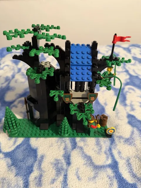 LEGO Castle: Forestmen's Hideout (6054) 99.99% Complete W/ Instructions No Box