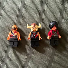 LEGO Indiana jones temple of doom minifigures/ Mola ram and temple guards.