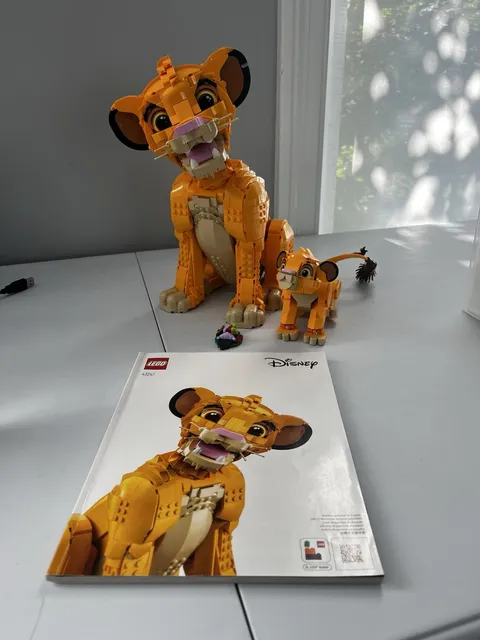 LEGO Disney: Young Simba The Lion King (43247) and Cub set 43244