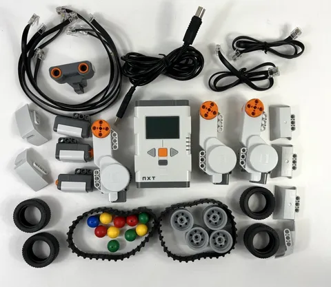 LEGO Mindstorms NXT 2.0 Model 8547 Robotics Mixed Lot of Parts Cables Incomplete