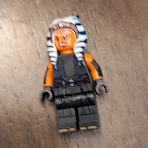 LEGO Starwars Ashoka Ship Broken Into Two Pieces With ONLY ASHOKA MINIFIGURE