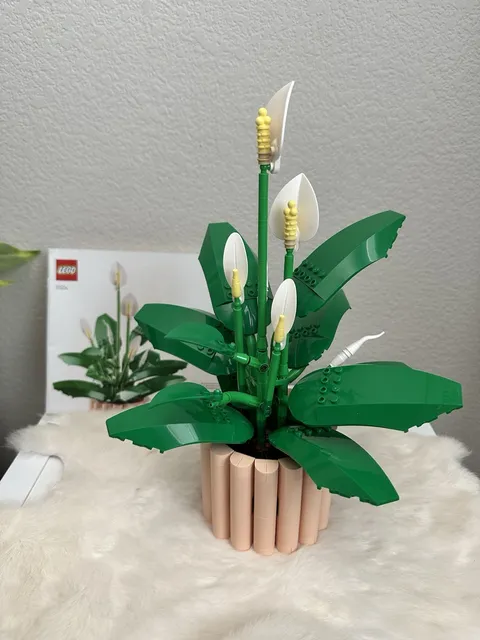 LEGO Botanicals Peace Lily (Set 11504)-manual Included – Display Piece –**READ**