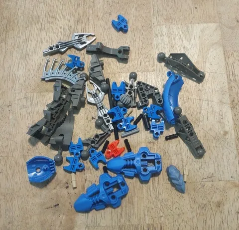 LEGO BIONICLE: Rahkshi Guurahk (8590) Complete With Kraata