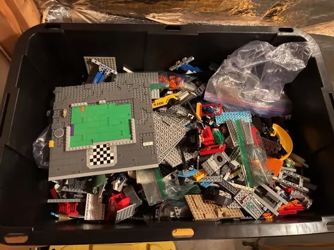 MAKE OFFERS Giant 40 lbs Bulk LEGO- Lot Marvel Daily Bugle , Star Wars, and more