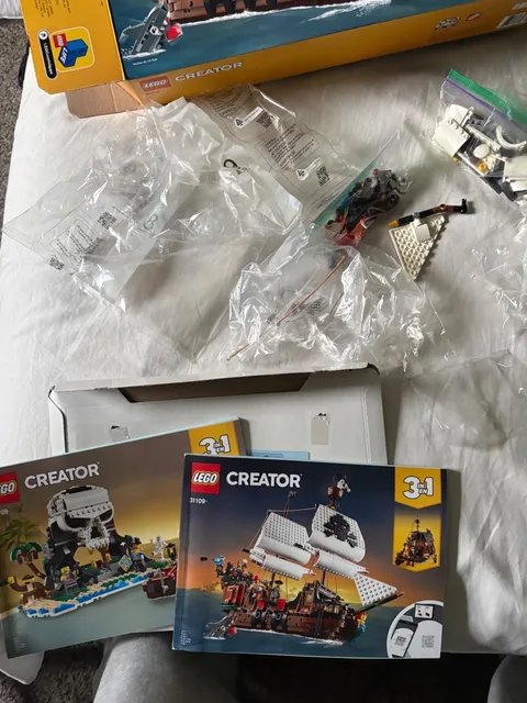 LEGO CREATOR: Pirate Ship (31109)