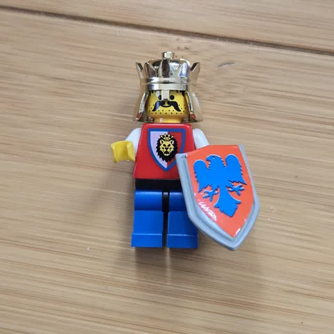 LEGO Royal Knights King Minifigure cas552 Crown & Shield 1997