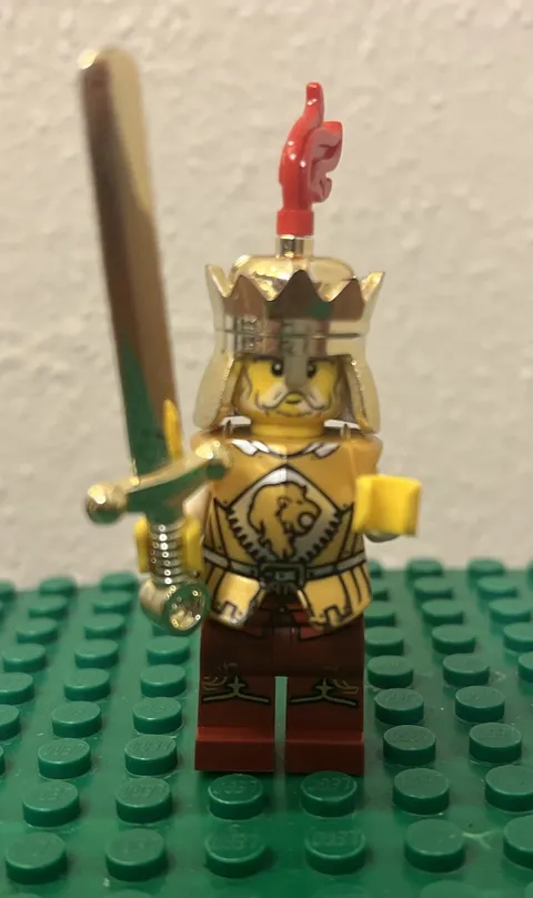 LEGO Minifigure Lion King cas441 Castle Kingdoms 7946 Lion Breastplate Crown