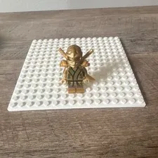 LEGO Ninjago Gold Lloyd w/ 2 Swords + Back Armor Accessory