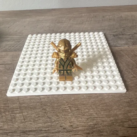 LEGO Ninjago Gold Lloyd w/ 2 Swords + Back Armor Accessory